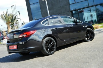 Opel Astra J Sedan 1.4 Turbo ECOTEC 140KM 2014 Opel Astra Sedan 1,4 Turbo 140Km Xenon Ledy Navi, zdjęcie 10