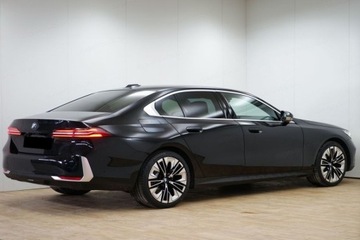 BMW Seria 5 G90-91 Sedan Plug-In 2.0 30e 299KM 2023 BMW Seria 5 530e Sedan 2.0 (299KM) 2023, zdjęcie 3