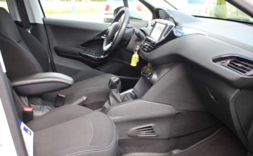 Peugeot 208 I Hatchback 5d Facelifting 1.2 PureTech 82KM 2019 Peugeot 208 Kupuj Taniej. 1.2 Benzyna 83KM, zdjęcie 15