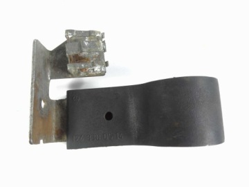 Mercedes E klasa W124 UCHWYT ŁAPA POMPY WODY