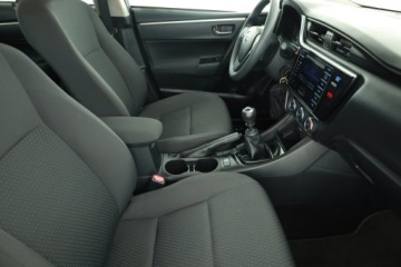 Toyota Corolla XI Sedan Facelifting 1,33 Dual VVT-i 99KM 2017 Toyota Corolla 1.3 Dual VVT-i, Salon Polska, zdjęcie 6