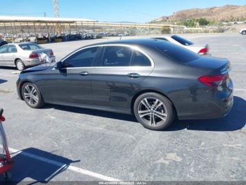 Mercedes Klasa E W213 2021 Mercedes-Benz Klasa E 350 2021 2.0l 2.0 Benzyna 255KM, zdjęcie 2