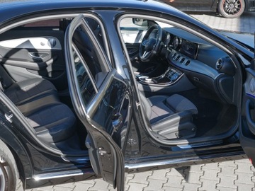 Mercedes Klasa E W213 Limuzyna Plug-in Facelifting 2.0 300e 320KM 2020 Mercedes E300e 320 koni Sedan Burmester Szyber Webasto Kamera Avantgarde, zdjęcie 38