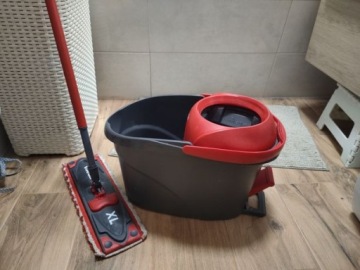 Плоская швабра Vileda Ultramax XL с телескопической ручкой.