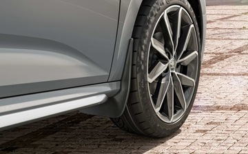 ORYGINALNE chlapacze SKODA KAMIQ przód 658075111