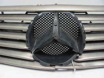 Mercedes R129 SL Решетка радиатора до рестайлинга Повреждена