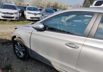 Hyundai i20 II 2015 Hyundai i20 2015r, 1.2 Benzyna. Uszkodzony przod. 1.2 Benzyna 80KM, zdjęcie 3