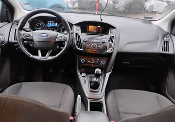 Ford Focus III Hatchback 5d facelifting 1.5 TDCi 120KM 2017 Ford Focus 2017r, 1.5 TDCI. Lekko uszkodzony lewy przod. Jezdzi. 1.5, zdjęcie 5