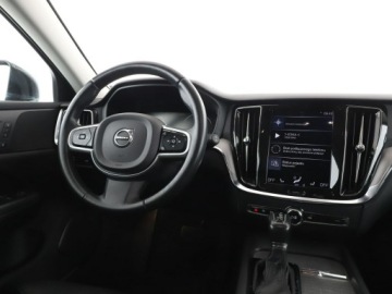 Volvo V60 II  Kombi 2.0 T5 250KM 2019 Volvo V60 Inscription T5 automat skóra navi, zdjęcie 15