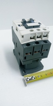 LC1D12 Релейный контактор Schneider 230В 25А