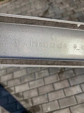 A W169 LIŠTA DVEŘE PRAVÝ PŘEDNÍ A1696900262 A1696900262R 1696900262
