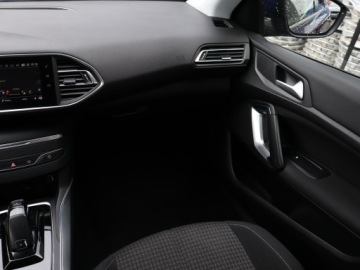 Peugeot 308 II SW Facelifting 1.2 PureTech 130KM 2019 Peugeot 308 1.2 PureTech, Automat, Navi, Klima, zdjęcie 7