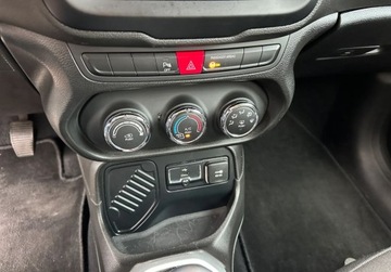 Jeep Renegade SUV 1.4 MultiAir 140KM 2016 Jeep Renegade 1,4 Benzyna 140 KM Longtitude Salon PL Serwis GWARANCJA Zami, zdjęcie 14