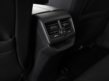 Peugeot 3008 II Crossover 1.5 BlueHDI 130KM 2019 Peugeot 3008 1.5 HDi Automat Business Klimatyzacja, zdjęcie 37