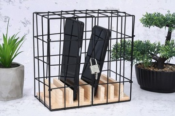 ПОДСТАВКА ДЛЯ ТЕЛЕФОНА металлическая черная клетка, ограничение использования в тюрьме