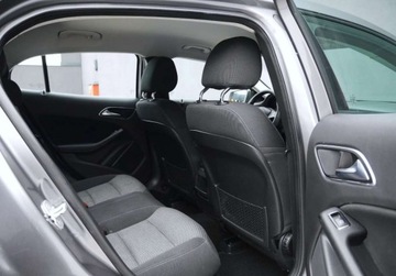 Mercedes GLA I Off-roader 1.6 180 122KM 2017 Mercedes-Benz GLA LIFT 180 Benzyna 122HP Automat Kamera II.wlasciciel GWAR, zdjęcie 28