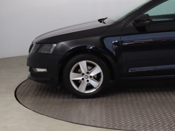 Skoda Octavia III Kombi Facelifting 1.6 TDI 115KM 2017 Skoda Octavia 1.6 TDI, Salon Polska, VAT 23%, zdjęcie 14