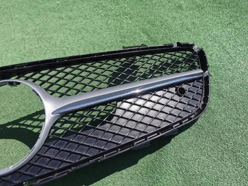 MASKA MŘÍŽKA CHLADIČŮ MERCEDES SL W231 R231 B.LADNY A2318850623 ORIG.