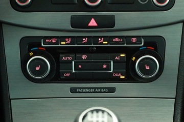 Volkswagen Passat B7 Variant 2.0 TDI CR DPF BlueMotion 140KM 2011 VW Passat 2.0 TDI, Navi, Klima, Klimatronic, zdjęcie 13