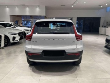 Volvo XC40 Crossover Facelifting 2.0 B3 163KM 2026 2.0 B3 Essential (163 KM) Podgrzewana kierownica, zdjęcie 1