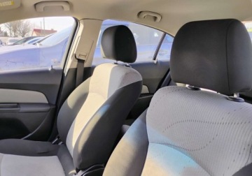 Chevrolet Cruze Sedan 1.8 16V DOHC 141KM 2013 Chevrolet Cruze 2013r, 1.8 Benzyna LPG. Lekko uszkodzony prawy tyl. Jezdz, zdjęcie 7