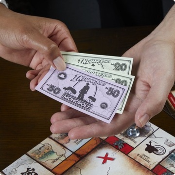 Игра MONOPOLY Indiana Jones F4112 доступна на польском языке.