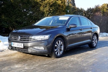 Volkswagen Passat B8 Variant Facelifting 2.0 TDI SCR 150KM 2022 Volkswagen Passat Bezwypadek, B8, 2022, 2.0 TDI 150KM, DSG, Kamera, BDB, F, zdjęcie 2