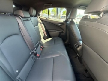 Lexus UX Crossover Facelifting 2.0 300h 199KM 2025 LEXUS UX 300h F Sport Design Hybrid Dynamic Force 2.0 199KM 2025, zdjęcie 11