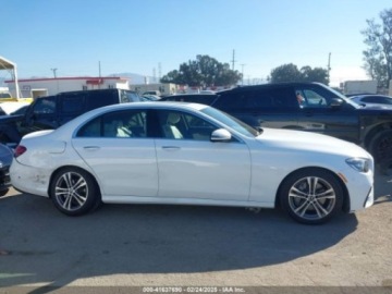 Mercedes Klasa E W213 2022 Mercedes-Benz Klasa E 2022r., 2.0L 2.0 Benzyna 255KM, zdjęcie 4