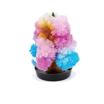 ВОЛШЕБНАЯ РОЖДЕСТВЕНСКАЯ ЕЛКА, ПОКРЫТАЯ МОРОЗНЫМ СНЕГОМ