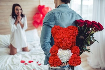 MIŚ z RÓŻ 40 CM XXL PUDEŁKO PEŁNE PŁATKÓW PREZENT NA WALENTYNKI