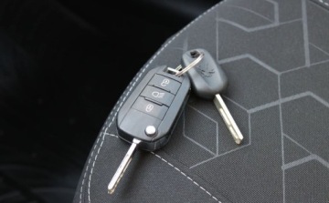 Peugeot 2008 I SUV Facelifting 1.2 PureTech 82KM 2019 Peugeot 2008 1.2B 83KM klimatronik zarejestrowany zadbany 1.2 Benzyna 83KM, zdjęcie 32