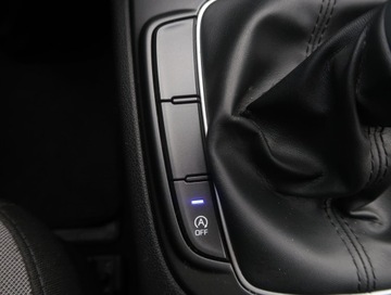 Hyundai Kona I Crossover 1.0 T-GDI 120KM 2017 Hyundai Kona 1.0 T-GDI, Salon Polska, Klima, zdjęcie 15