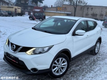 Nissan Qashqai II Crossover 1.2 DIG-T 115KM 2015 Nissan Qashqai Nissan Qashqai 1.2 DIG-T N-Vision 1.2 Benzyna 115KM, zdjęcie 1