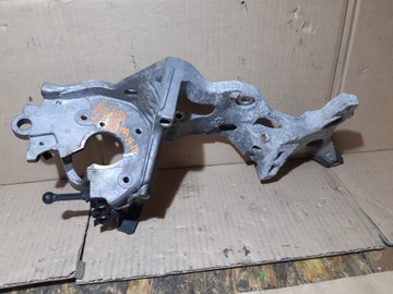AUDI A4 B9 ŁAPA UCHWYT MOCOWANIE ALTERNATORA 04L903143B