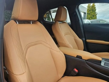 Lexus UX Crossover Facelifting 2.0 300h 199KM 2025 Od ręki - 300h F Sport Design 2.0 Hybrid Dynamic Force 199KM, zdjęcie 9