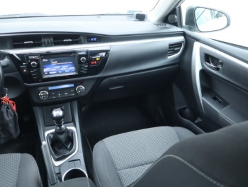 Toyota Corolla XI Sedan 1.6 Valvematic 132KM 2015 Toyota Corolla 1.6 Valvematic, Salon Polska, zdjęcie 7