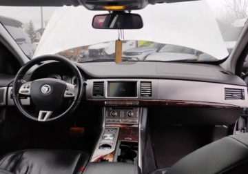 Jaguar XF I Sedan 3.0D V6 210KM 2010 Jaguar XF 2010r, 3.0 Diesel. AUTOMAT. Lekko uszkodzony prawy przod. 3.0, zdjęcie 5