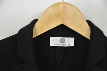 Молодая девушка в куртке Versace M