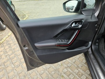 Peugeot 2008 I SUV Facelifting 1.2 PureTech 110KM 2019 Peugeot 2008 1,2 benzyna 110KM automat GT LINE, zdjęcie 13