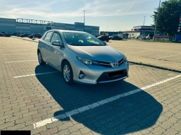 Toyota Auris II Hatchback 5d Valvematic 130 132KM 2014 Toyota Auris 1.6 Dynamic benzyna 132KM 2014r, zdjęcie 2