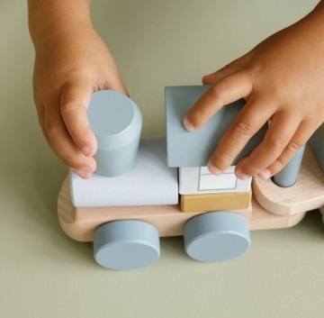 МАЛЕНЬКИЙ ГОЛЛАНДСКИЙ ДЕРЕВЯННЫЙ ПОЕЗД С БЛОКАМИ 12 месяцев+