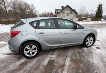 Opel Astra J GTC 1.7 CDTI ECOTEC 130KM 2013 Opel Astra Opel Astra 1.7 CDTI DPF Active 1.7 Diesel 130KM, zdjęcie 22