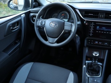 Toyota Auris II Hatchback 5d Facelifting 1.33 Dual VVT-i 99KM 2015 Toyota Auris 1.3 Dual VVT-i, Salon Polska, Klima, zdjęcie 6