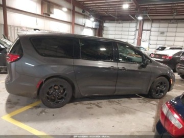 Chrysler Pacifica II 2023 Chrysler Pacifica Hybrid Limited 2023 3.6 Hybryda 287KM, zdjęcie 6