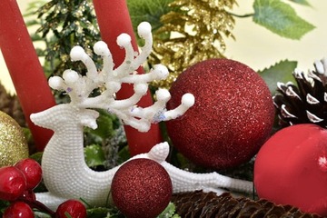 STROIK ŚWIĄTECZNY DEKORACJA SZTUCZNE KWIATY OZDOBY BOMBKI CHOINKA RENIFER