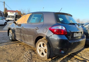Toyota Auris I Hatchback 1.6 Valvematic 132KM 2010 Toyota Auris 2010r, 1.6Benzyna. Uszkodzony przod i lewy bok. 1.6 Benzyna, zdjęcie 3