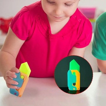 Игрушечный борьбе с стрессовым ножом сложен