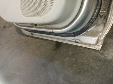 DVEŘE LEVÝ ZADNÍ NISSAN PRIME P12 COMBI EY2 Z