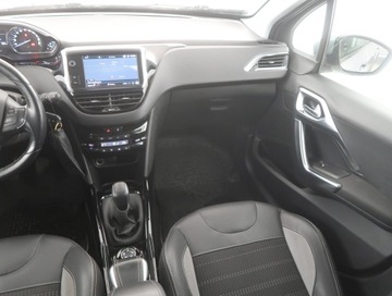 Peugeot 2008 I SUV Facelifting 1.2 PureTech 110KM 2017 Peugeot 2008 1.2 PureTech, Salon Polska, zdjęcie 7